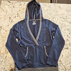 Half Mion hooded top